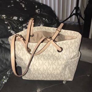Michael Kors Jetset Handbag